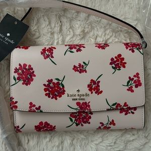 Kate Spade Fresh Peach Perry. Brand new with tags!!!  7.7x 5.1. 22 inches strap.
